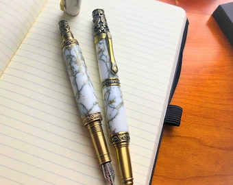 Juego de bolígrafo y pluma estilográfica de estilo victoriano elaborado con mármol blanco y dorado