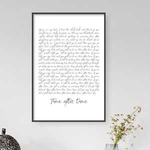 Op de afbeelding: Een zwart-witte printbare wandkunstprint met een handgeschreven songtekst uit het nummer "Time After Time" van Cyndi Lauper. De tekst luidt: "Going in my dat, I have the dial and think of you. Caught up in the middle of a whirlwind, you know if anything, you are everything to me. I'll be there for you, I'll be there for you, I'll be there for you, time after time. I'll be there for you, I'll be there for you, I'll be there for you, time after time. If you're lost you can look and you will find me there. If you're down I will catch you, I will be there. Time after time. If you're lost you can look and you will find me there. If you're down I will catch you, I will be there. Time after time. You will always understand me, I'll be there for you. You will always understand me, I'll be there for you. Time after time. I'll be there for you, I'll be there for you, I'll be there for you, time after time. I'll be there for you, I'll be there for you, I'll be there for you, time after time. I got a feeling that you'll be there to go left behind time after time. Time after time, time after time, but I'll be behind you, time after time, time after time. Time after time."