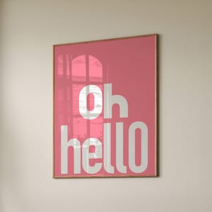 Puede incluir: Un póster rosa con el texto "oh hello" en letras blancas.