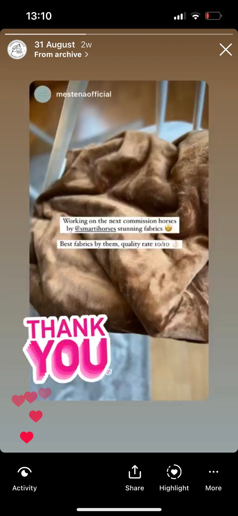Puede incluir: Primer plano de una tela marr&oacute;n con el texto "Working on the next commission horses by @smartihorses stunning fabrics. Best fabrics by them, quality rate 10/10." Tambi&eacute;n se ve un gr&aacute;fico rosa y morado de "THANK YOU".