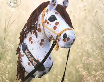 Sierra – Caballo de juguete Appaloosa / Caballo de juguete hecho a mano / Caballo de juguete A3 / Regalo para amantes de los caballos / Caballo de juguete para niños / Caballo de juguete con arreos