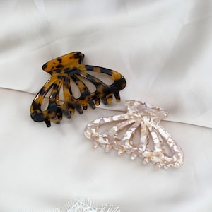 Tortoise scallop shell hair claw clip for all hair types, available in dark tortoise & ice cream | Cellulose Acetate Hair Claw Clip