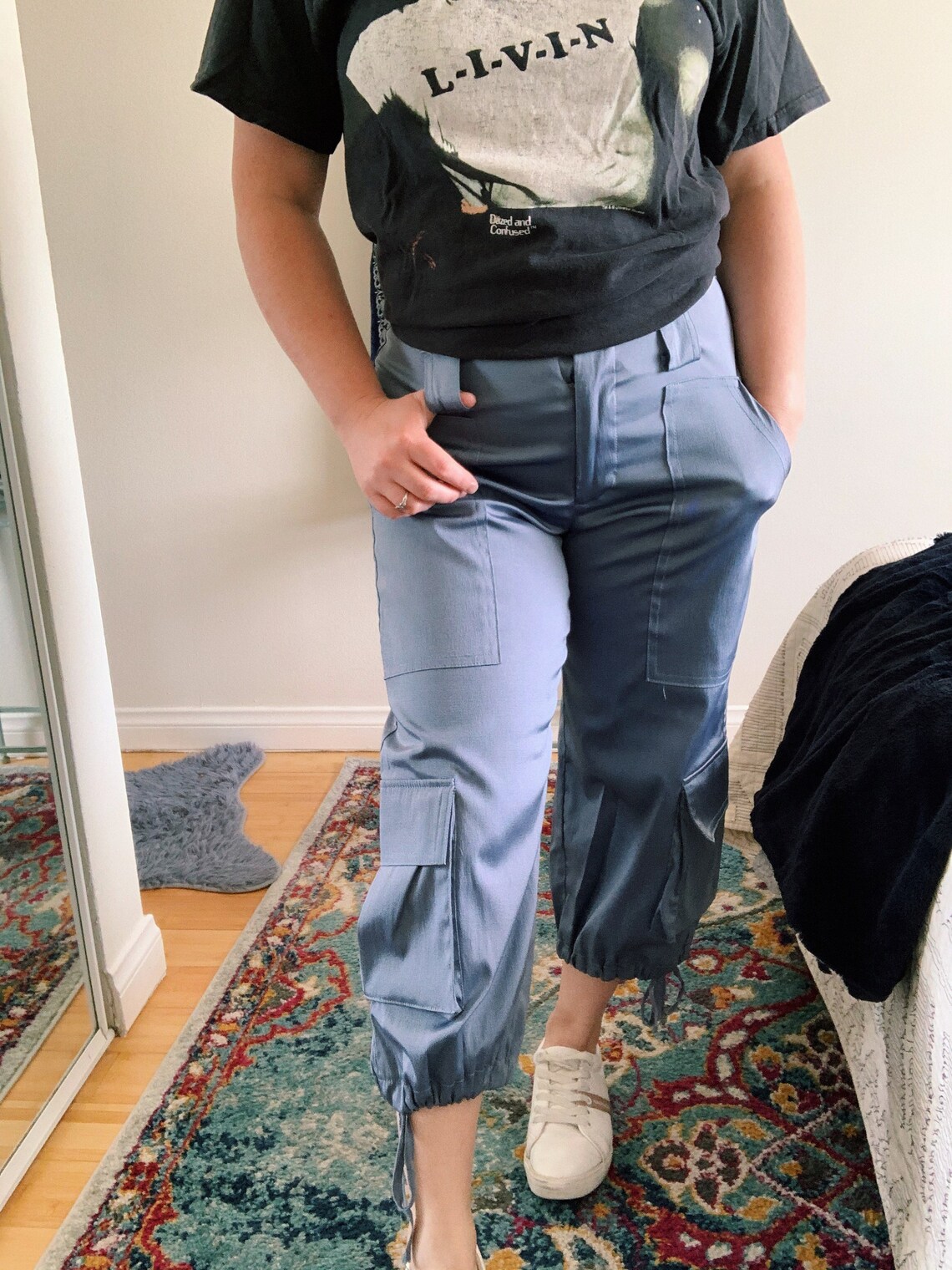 dark blue capri pants