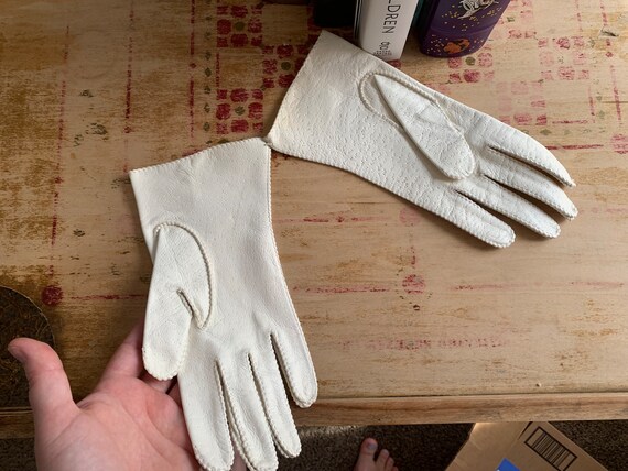 Vintage White Suede Leather Gloves | Driving Glov… - image 4