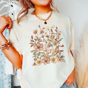 Pastel wilde bloemen Comfort kleuren shirt, retro aquarel bloemen T-shirt, botanische natuur T-shirt, tuinieren T-shirt, wilde bloementuin shirt
