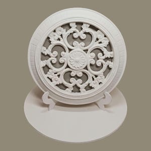 Plaque ornate decorative resin in white and mineral.