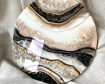 Custom Geode Resin Wall Art: Quartz & Amethyst Decor