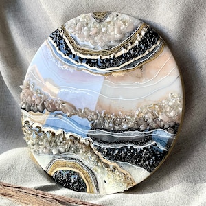 Made to order round resin wall art. custom geode wall art. wall painting. art decorated with quartz and amethyst. resin wall panel
