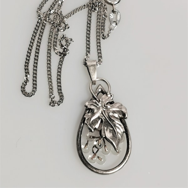 0195-Pendentif argent antique feuilles de vigne Dasing en argent 900, longueur 42 cm