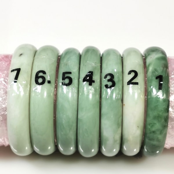 Kollektion Authentischer Chinesischer Jade-Armreifen – Eine Oase der Harmonie, Innendurchmesser: 58mm bis  63mm