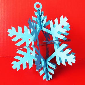 Grande palla di Natale 3D, palla dell'albero di Capodanno, decorazione di carta fai da te, palline di Natale di carta, modello di fiocco di neve 3D, decorazione per feste di albero di Natale