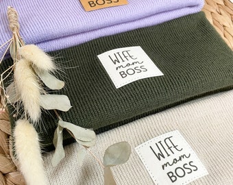 Hipster Beanie Unisex Wintermuts met geweldige patches "Wife Mom Boss"