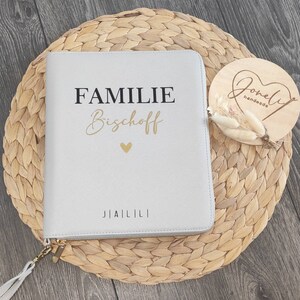 Organizador familiar, folleto de examen personalizado, certificados de vacunación.