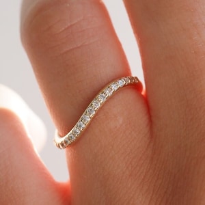 Round Diamond Wave Ring/Moissanite Bridal Wedding Band/Half Eternity Wave Matching Band/Unique 14K Solid Gold band/Perfect Anniversary Gift
