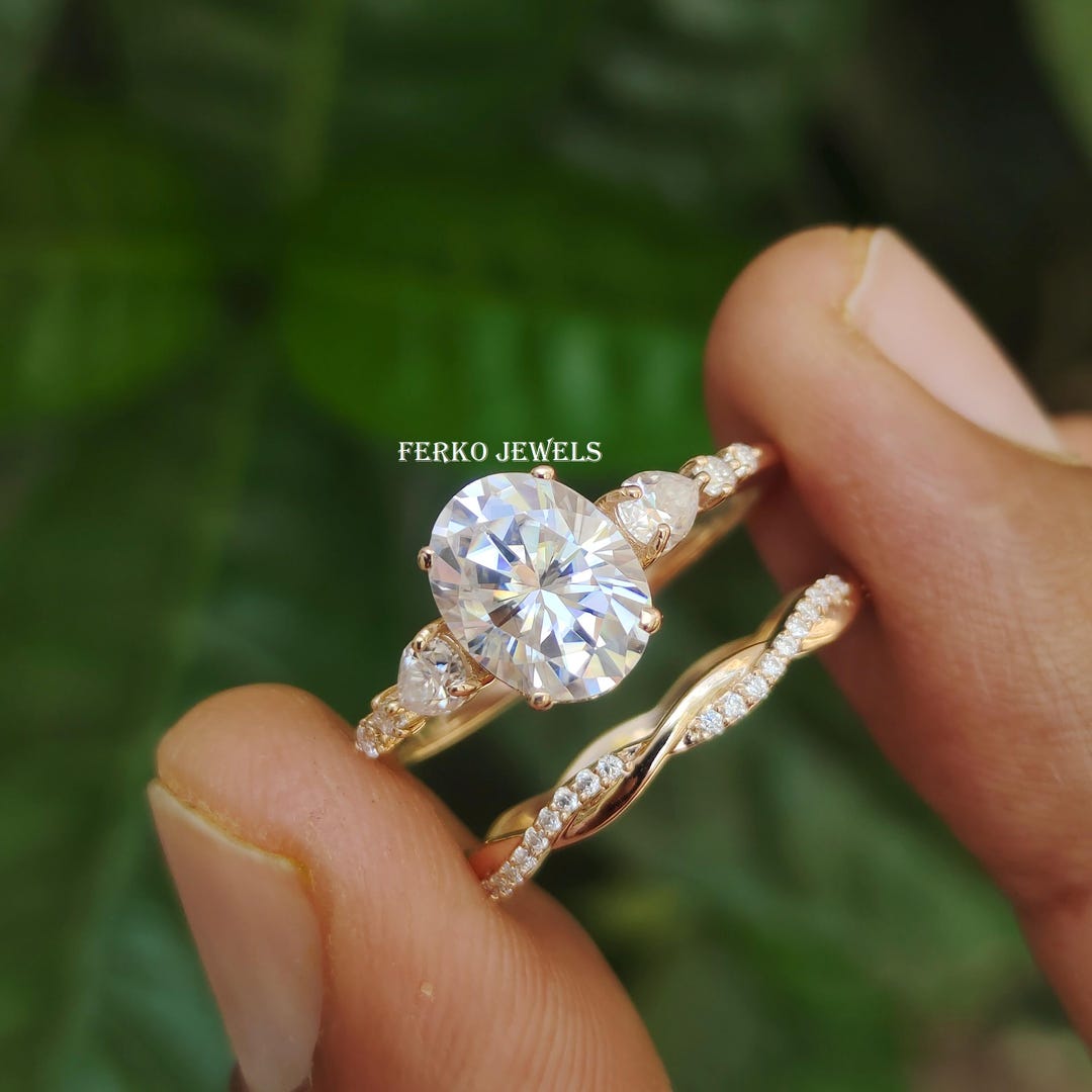 Oval Cut Moissanite Engagement Ring Set 14K Solid Gold Unique Oval ...