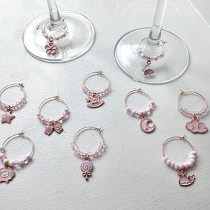 Es ist ein Mädchen Wein Charms - Set von 10 | neues Schätzchen | Geschenk zur Geburt