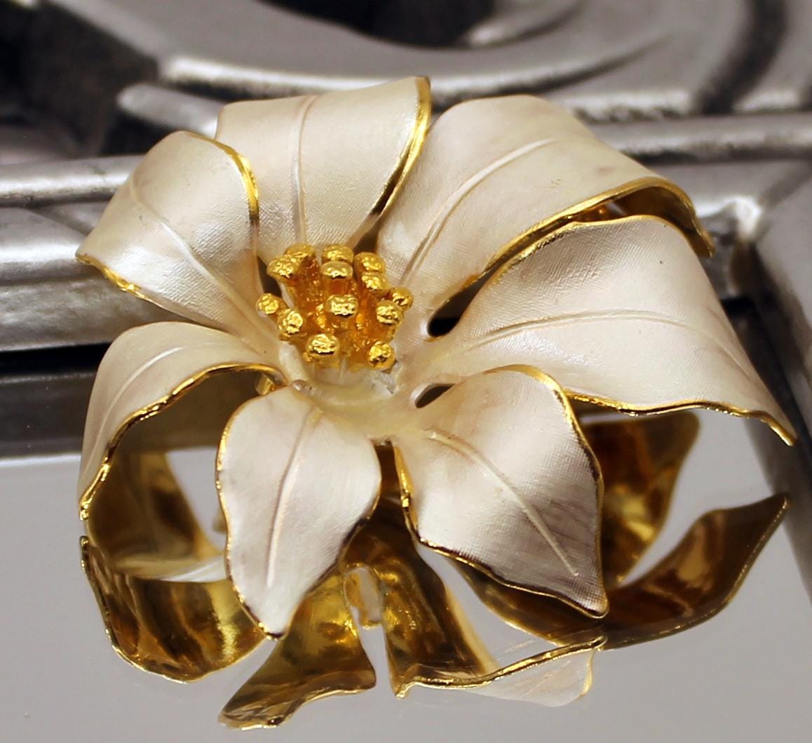 CERRITO ヴィンテージ ブローチ Vintage Cerrito White Enamel Rose Flower Gold Tone Brooch