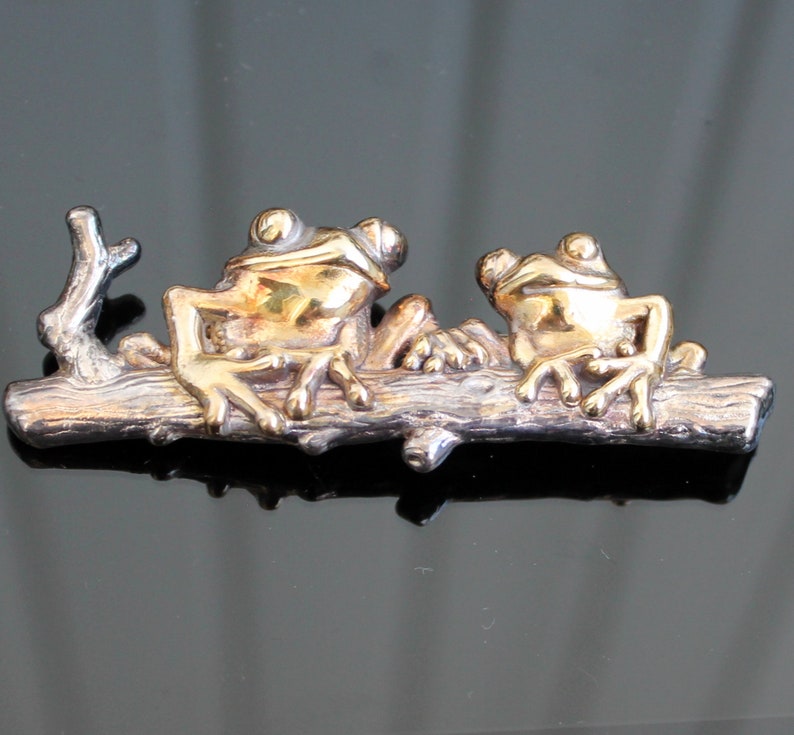 Broche de dos ranas de plata de ley vintage, regalo de joyería Goblincore para amigos, pin de figura animal imagen 4