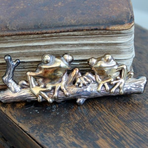 Broche de dos ranas de plata de ley vintage, regalo de joyería Goblincore para amigos, pin de figura animal imagen 7