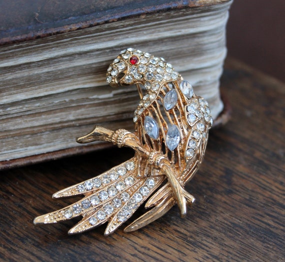 Vintage parrot pin gold tone Rhinestone bird broo… - image 3