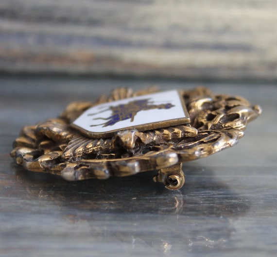 Vintage coat of arms brooch Family crest shield pin w… Gem