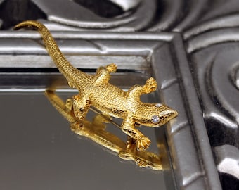 Vintage lizard brooch gold tone Rhinestone reptile jewelry gift for sister in law