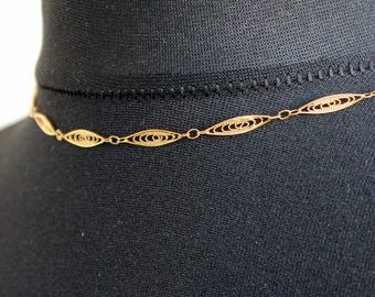 Vintage Crown Trifari filigree necklace Swirl link chain necklace gold tone