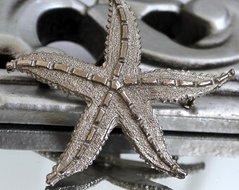 Vintage starfish brooch silver tone Textured star fish pin Ocean jewelry for women