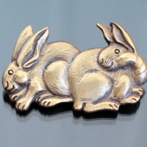 Broche de coelho vintage tom dourado assinado PEM Peabody Essex Museum joias figurativas