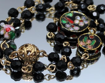 Collar vintage de cloisonné: largo collar chino de cuentas de esmalte dorado y negro.