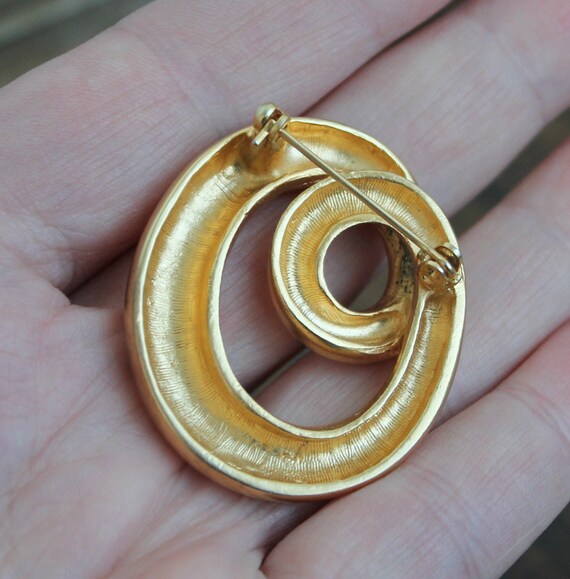 Vintage matte gold swirl brooch Initial brooch Letter O pin Olivia gifts Costume jewelry View 5