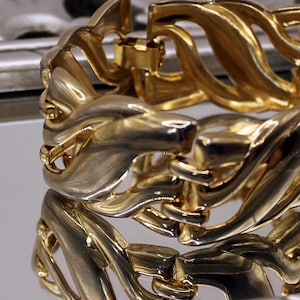Vintage chunky link bracelet Thick curb chain bracelet gold tone Brutalist jewelry for women