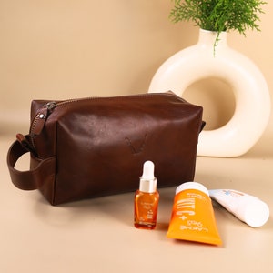 Personalized Leather Dopp Kit Bag - Mens Toiletry Travel Bag - Mens Bathroom bag - Handmade Dopp Kit for Men -  Leather Travel Gift for Him