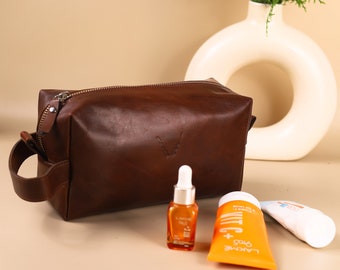 Personalized Leather Dopp Kit Bag - Mens Toiletry Travel Bag - Mens Bathroom bag - Handmade Dopp Kit for Men -  Leather Travel Gift for Him
