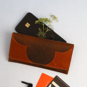 Cartera de cuero marrón hecha a mano con 8 ranuras para tarjetas y 2 ranuras grandes - Idea de regalo para mujer