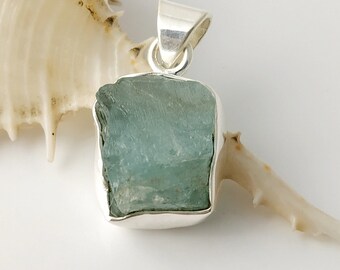 Colgante de aguamarina natural * 925 plata esterlina * joyería de piedras preciosas * colgante para mujeres * piedra natal de marzo * colgante de cristal de piedra preciosa genuina