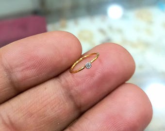 Nasenring aus 14-karätigem Gold mit Diamant, natürlicher Diamant-Nasenring, minimalistisches, zierliches Nasenpiercing aus Gold, handgefertigtes Schmuckstück, 24 g