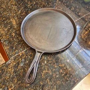 Antieke Gatemark gietijzeren 10-inch #8 grillpan - eind jaren 1800 fancy handvat - volledig gerestaureerd - plat, geen scheuren