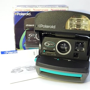 Polaroid 600 instant camera. Tested.