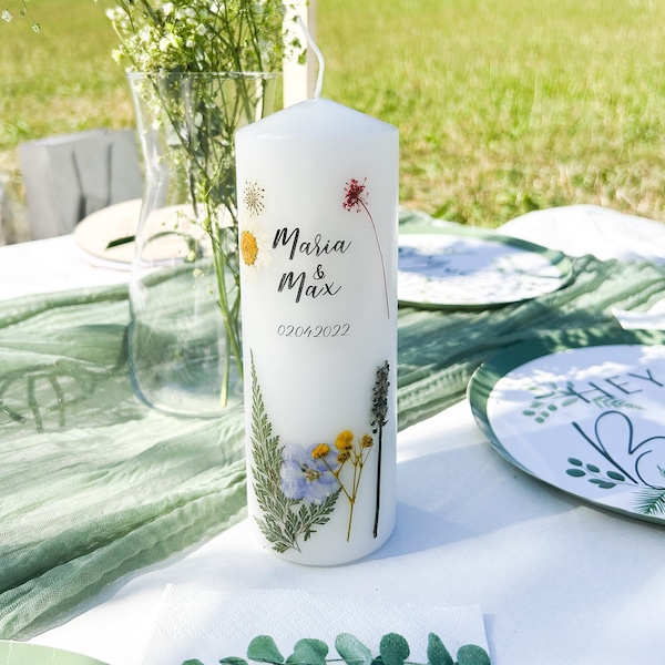 Weiße Hochzeitskerze mit Trockenblumen, Personalisierte Kerze aus echten Blumen, Erinnerungskerze, Kerze mit Name & Datum, Geburtskerze