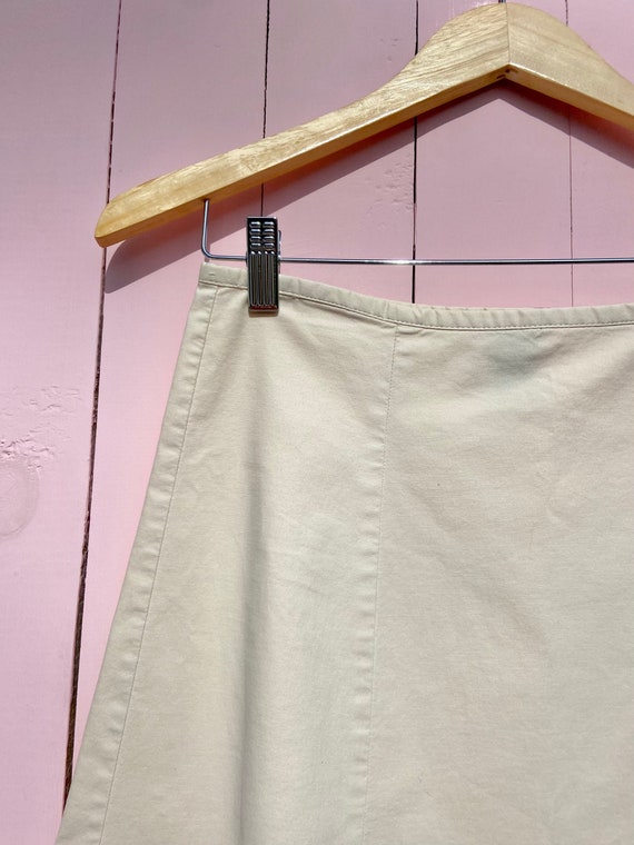 A line skirt gap Clearance
