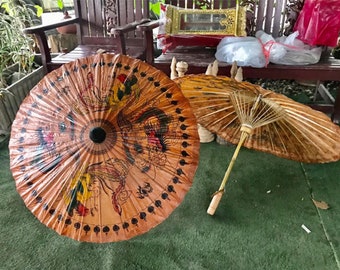 Parapluie chinois en bambou avec motif dragon et flamant rose