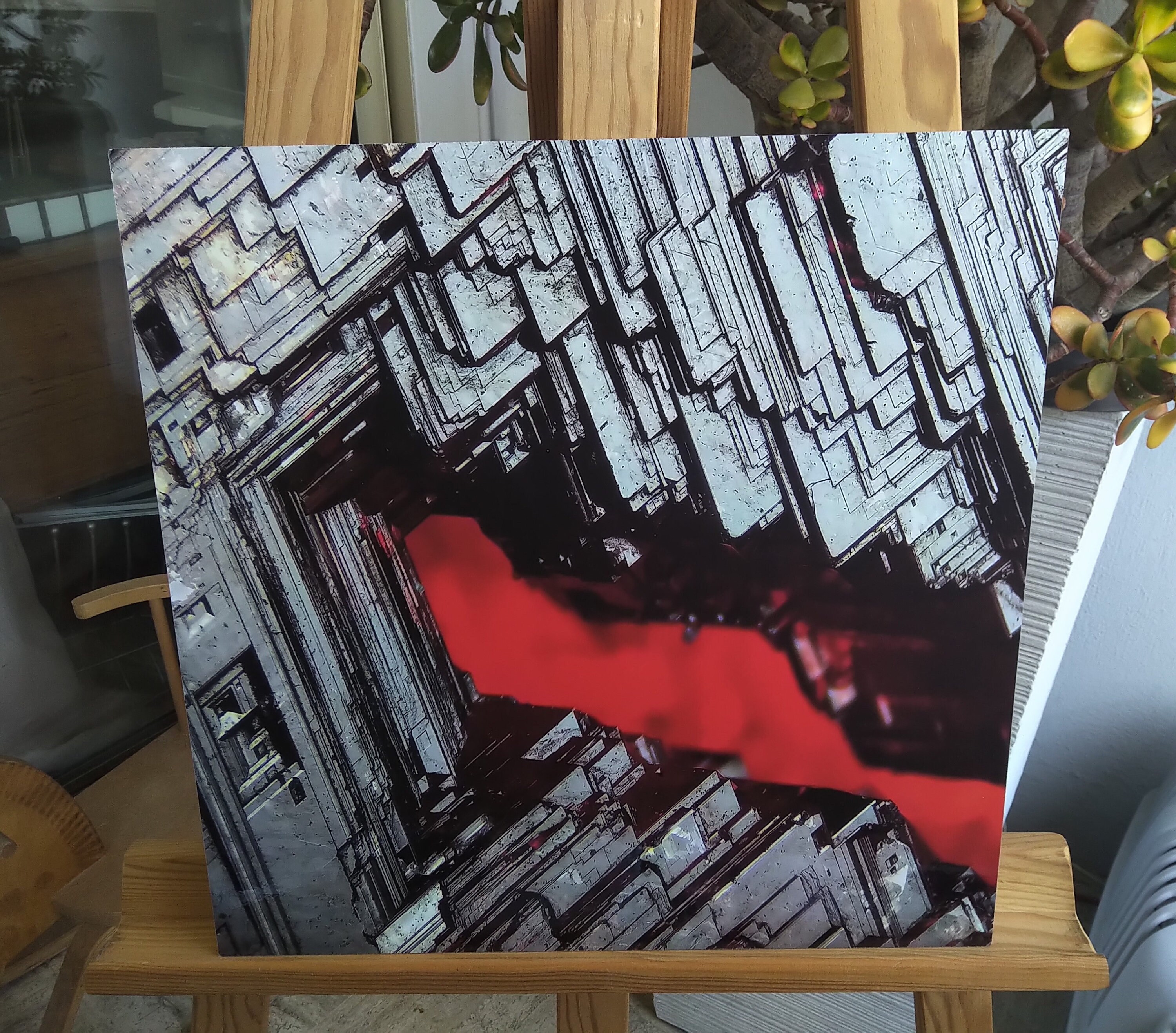 Gouffre ~ Grenat Spessartite Brut ; Photomicrographie sur Aluminium