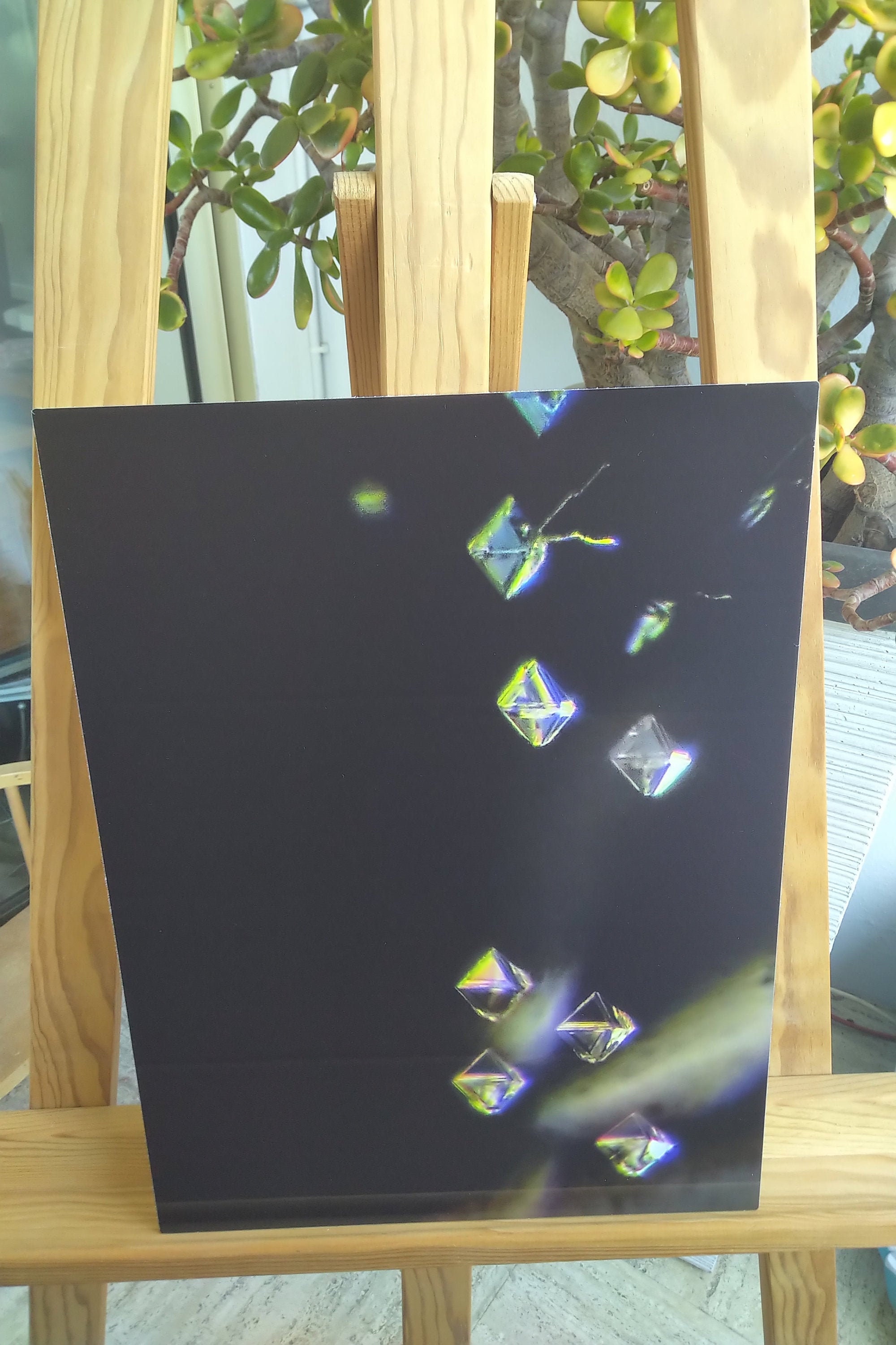 Tornade ~ Spinelle ; Photomicrographie sur Aluminium