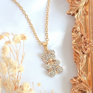 Collana con orsetto in zirconia cubica placcata in oro 24k e realizzata a mano, resistente all&#39;ossidazione / Viene fornita con pietre di zirconia cubica bianca / Graziosa / resistente all&#39;ossidazione / placcata in oro