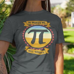 円周率は私を丸めてくれる面白い数学ユニセックスTシャツ