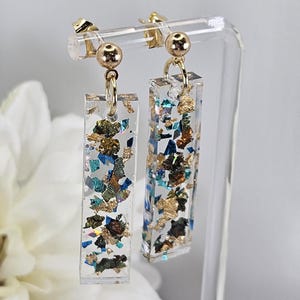 Gold Flake Resin Earrings: Teal Blue Iridescent Lightweight Dangles bild 4