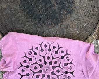 Paris Manhole Cover T-Shirt – Handmade Print — Montmartre Souvenir – City Art Gift
