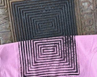 Brussels Manhole Cover Print T-Shirt – Handmade Urban Art Souvenir – Belgium Gift