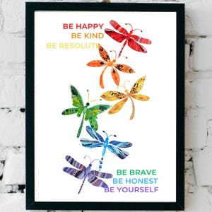 Inspirujący wydruk ścienny z ważką | Kolorowy plakat z motywującym cytatem | Dekoracja pozytywna, z Unique Collage Artwork